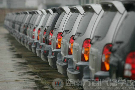 職業(yè)教育與汽車(chē)行業(yè)發(fā)展相對(duì)接 開(kāi)創(chuàng)產(chǎn)教結(jié)合校企合作新局面