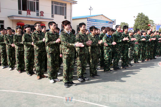 湖南萬通汽車學校，軍訓