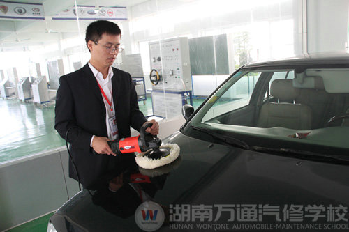 湖南萬通汽車學校名師周軍