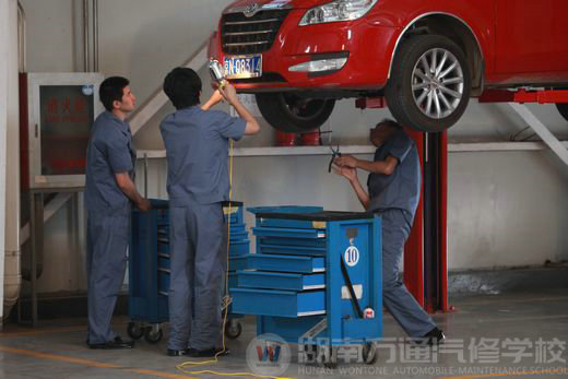 學(xué)汽車(chē)機(jī)電專(zhuān)業(yè) 輕松實(shí)現(xiàn)高薪夢(mèng)