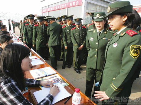 退伍軍人參加招聘會
