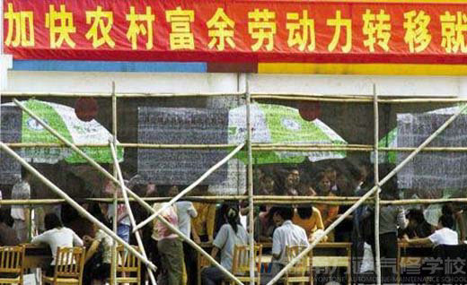 農村富余勞動力轉移 提高技能是當務之急