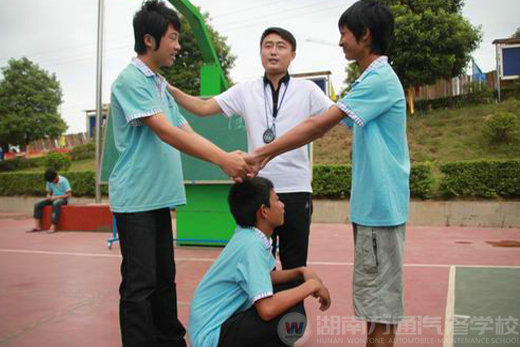 萬通汽修學校，圣誕快樂