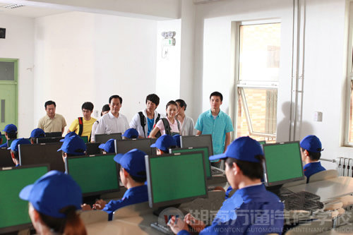湖南萬(wàn)通汽車(chē)學(xué)校，汽車(chē)維修行業(yè)