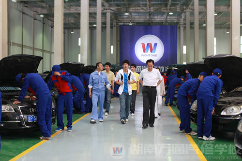 中國(guó)職業(yè)教育與汽車行業(yè)發(fā)展對(duì)接