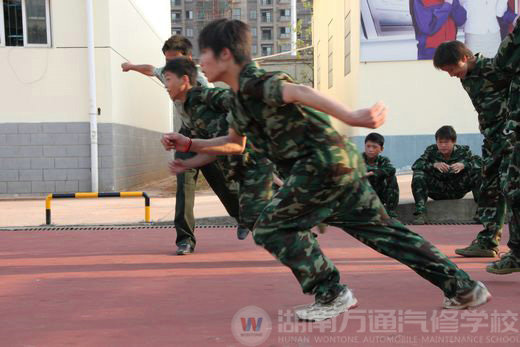湖南萬通汽車學校，2010新生軍訓