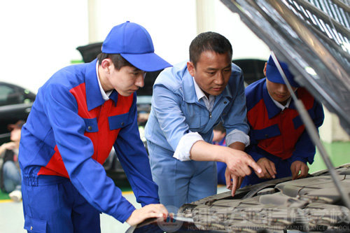 湖南萬通汽車學校學汽修