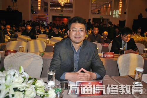 新華教育集團(tuán)沙旭榮膺“年度十大教育行業(yè)領(lǐng)袖”