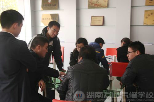 眾多有志青年選擇萬通學習