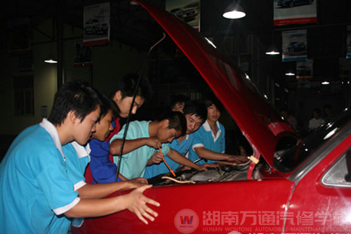 湖南萬通汽車學(xué)校整車實訓(xùn)