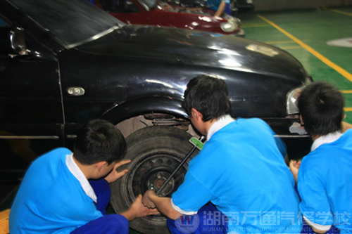 湖南萬通汽車學(xué)校整車實訓(xùn)