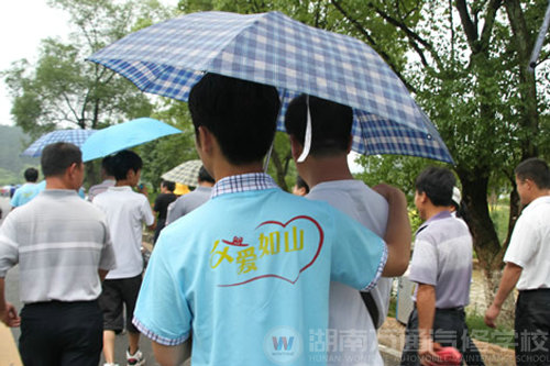 湖南萬通汽車學校父親節