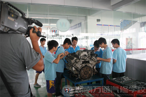 湖南教育電視臺對湖南萬通汽車學校采訪