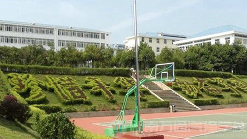 學校籃球場
