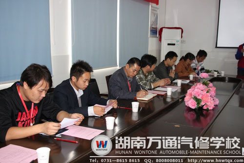 潘助理對伙食管理委員會的成立表示了肯定