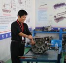 用千百倍的耕耘 換來(lái)桃李滿園香—記湖南萬(wàn)通優(yōu)秀教師何建新
