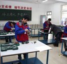 湖南萬通學子參加汽車維修電工證考試