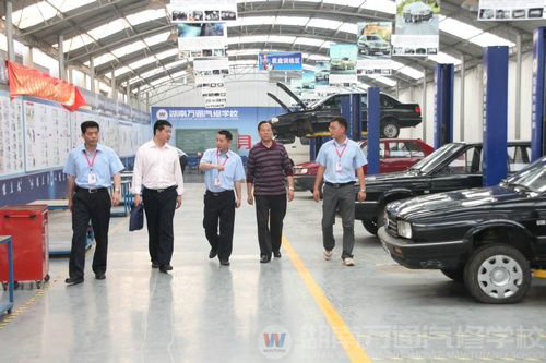 就業指導中心考察汽車維修中心