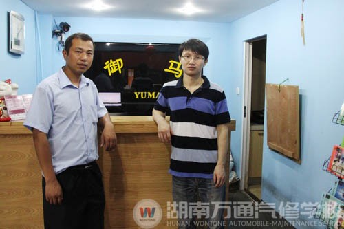柳帥與湖南萬通創就業指導中心陸主任合影