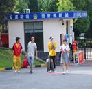 陽光導學 全程無憂  讓我們穿起“紅馬甲”服務你我他
