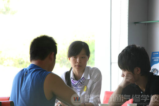 夏日炎熱，湖南萬通汽修學校，招生火爆進行中