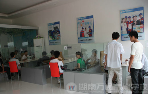 湖南萬通汽修學校，報名火爆進行中