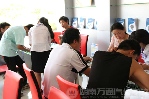 夏日炎熱，湖南萬通汽修學校，招生火爆進行中