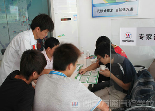 湖南萬通汽修學校，報名火爆進行中