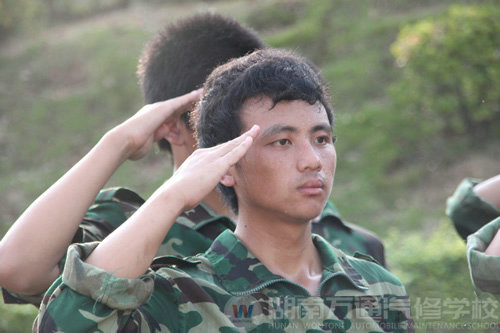 湖南萬通汽修學校2010年新生軍訓