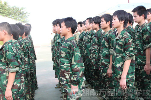 湖南萬通汽修學校2010年新生軍訓