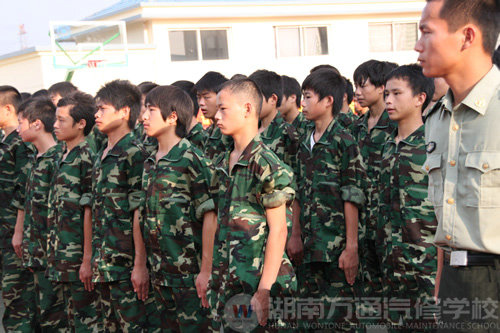 湖南萬通汽修學校2010年新生軍訓