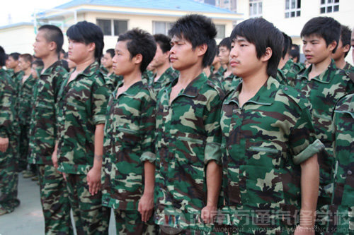 湖南萬通汽修學(xué)校，2010新生軍訓(xùn)