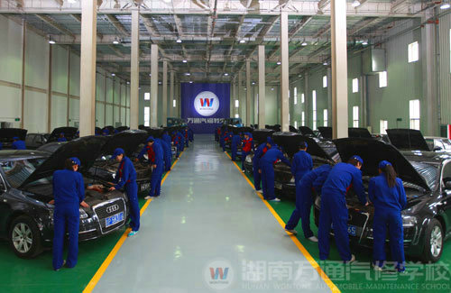 湖南萬通汽修學校，學汽車運用技術