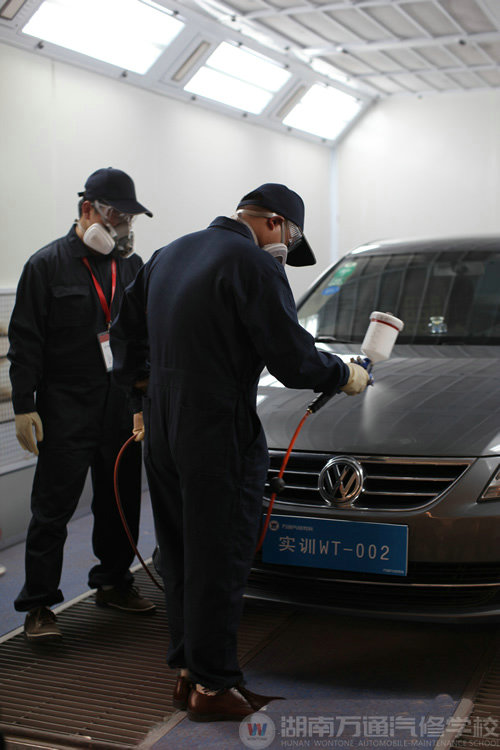 湖南萬通汽修學校汽車美容
