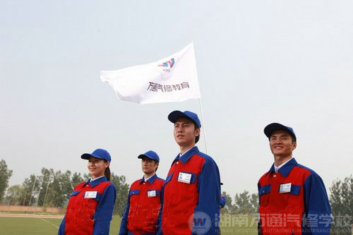 萬通汽修學校學汽修，成就百萬年薪