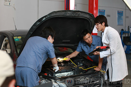 湖南萬通汽修學校，2011學什么專業最有前途