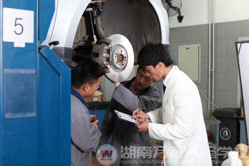 湖南萬(wàn)通學(xué)汽修，農(nóng)家孩子的選擇