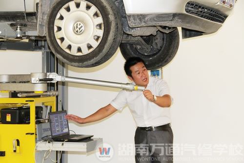 萬通名師在理實一體化操作中
