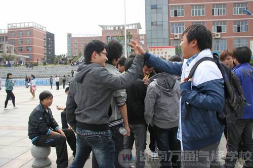 我校學子奮戰考場