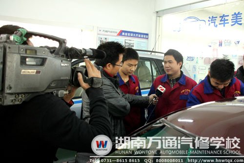 湖南教育電視臺拍攝組進萬通拍攝汽車美容專業