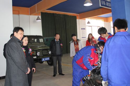 朱軍教授參觀萬通學子實訓