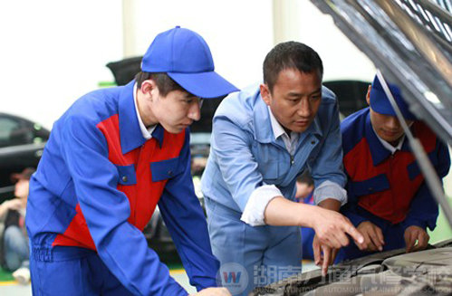 湖南萬通汽車學校學汽修