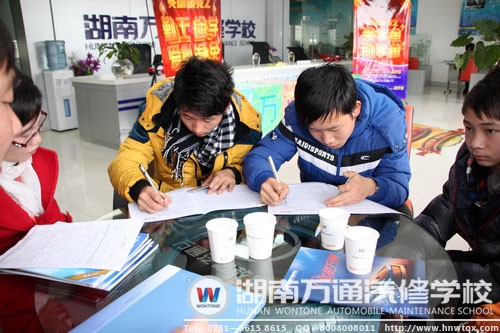 許多人在知曉去哪里學汽修好之后，紛紛選擇了到湖南萬通汽修學校深造