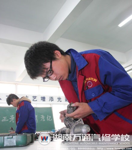 實操考場內(nèi)，學子展現(xiàn)扎實的技能水平