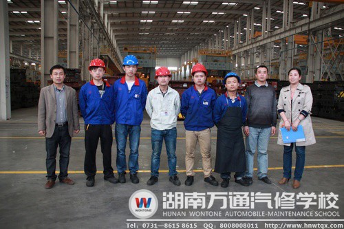 參觀完后，老師們與在比亞迪就業(yè)的畢業(yè)生進(jìn)行了一番交流