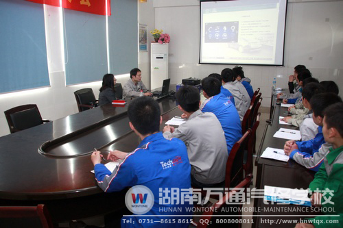 申湘集團凱迪拉克品牌的人事主管與售后技術總監為定向班學子授課