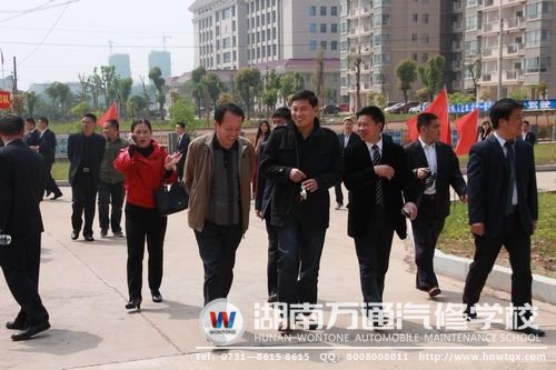 集團領導與兄弟院校領導蒞臨我校參觀交流