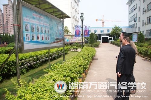 新華集團汽修事業部何部長對我校成立的興趣協會高度認可