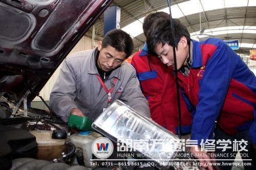 萬通學子拿到文憑的同時還可掌握過硬技能