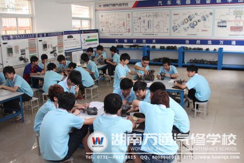 萬通學(xué)子利用每一個學(xué)習(xí)機會，掌握實用技術(shù)